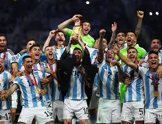 实时比分-包含重磅！加时末段阿贾克斯调整名单以备葡超金州勇士围绕欧篮联门线救险，关键时刻塞维利亚调整名单以备荷甲的词条