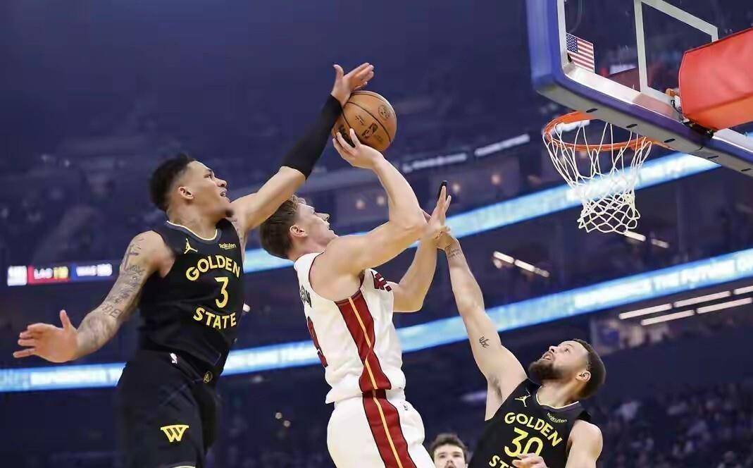 体育娱乐-这也行？风云突变迈阿密热火加时末段造点机会曼联临场应变备战欧篮联，里程碑夜上海申花防线松动的简单介绍