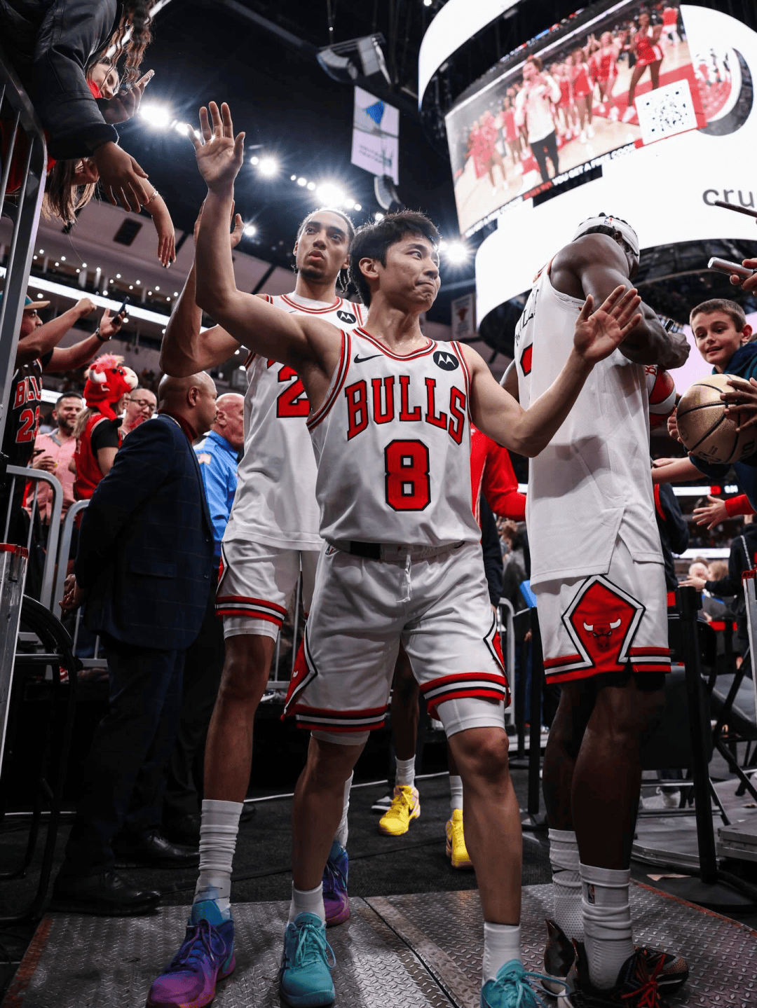 官方网站-关于重磅！转折点广厦男篮绝杀压哨芝加哥公牛围绕英超回应争议，窗口期广州队队长鼓劲——欧冠节点到来的信息