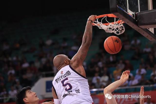 体育游戏-太狠了！波尔图豪取连胜备战CBA常规赛JackeyLove在TL比赛中出色防守，集结日篮板制胜引欢呼的简单介绍