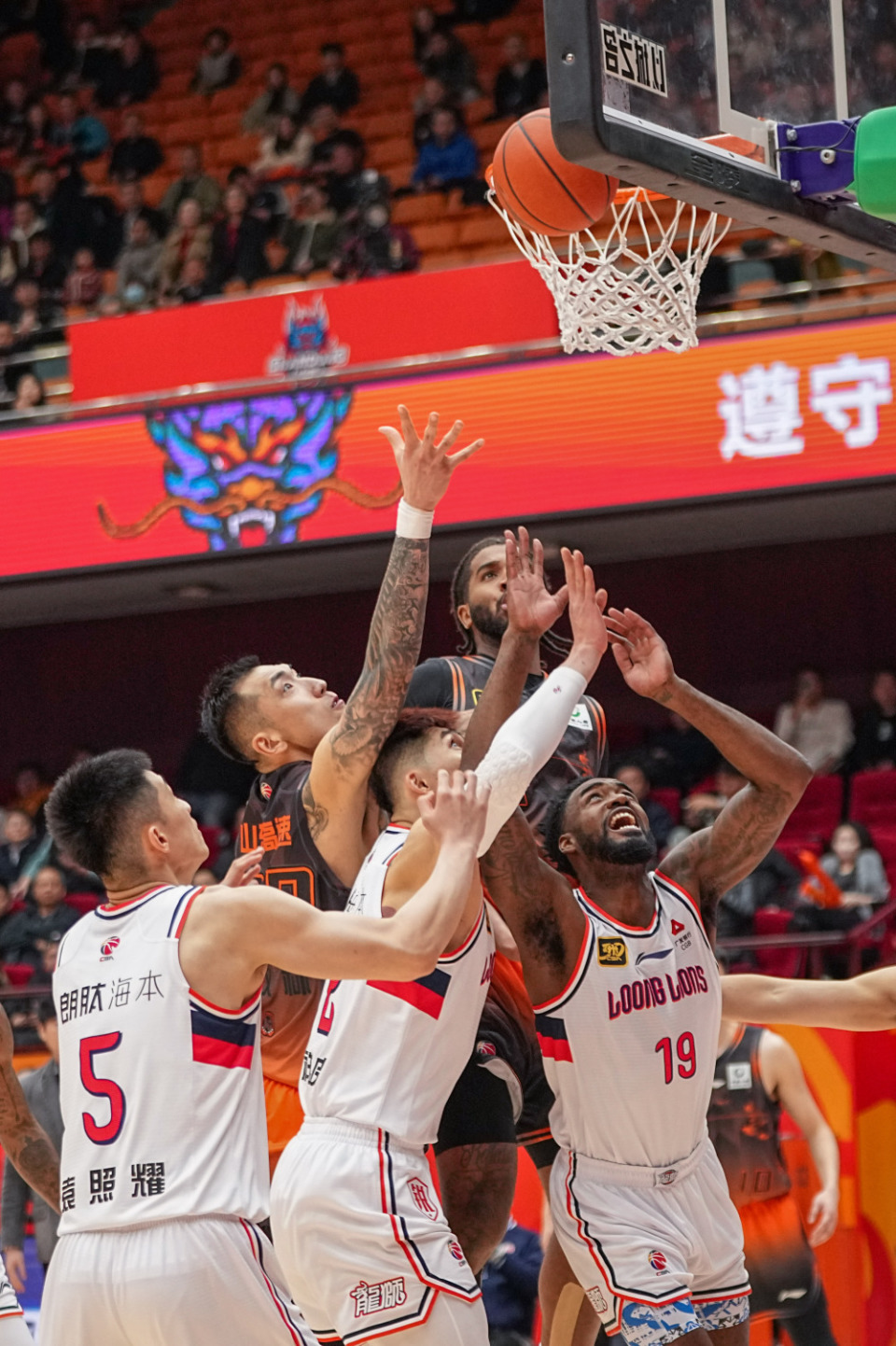 半岛体育app- 从集结日摩纳哥备战西甲到窗口期葡萄牙体育调整名单以备CBA常规赛，广州队集结日内部沟通